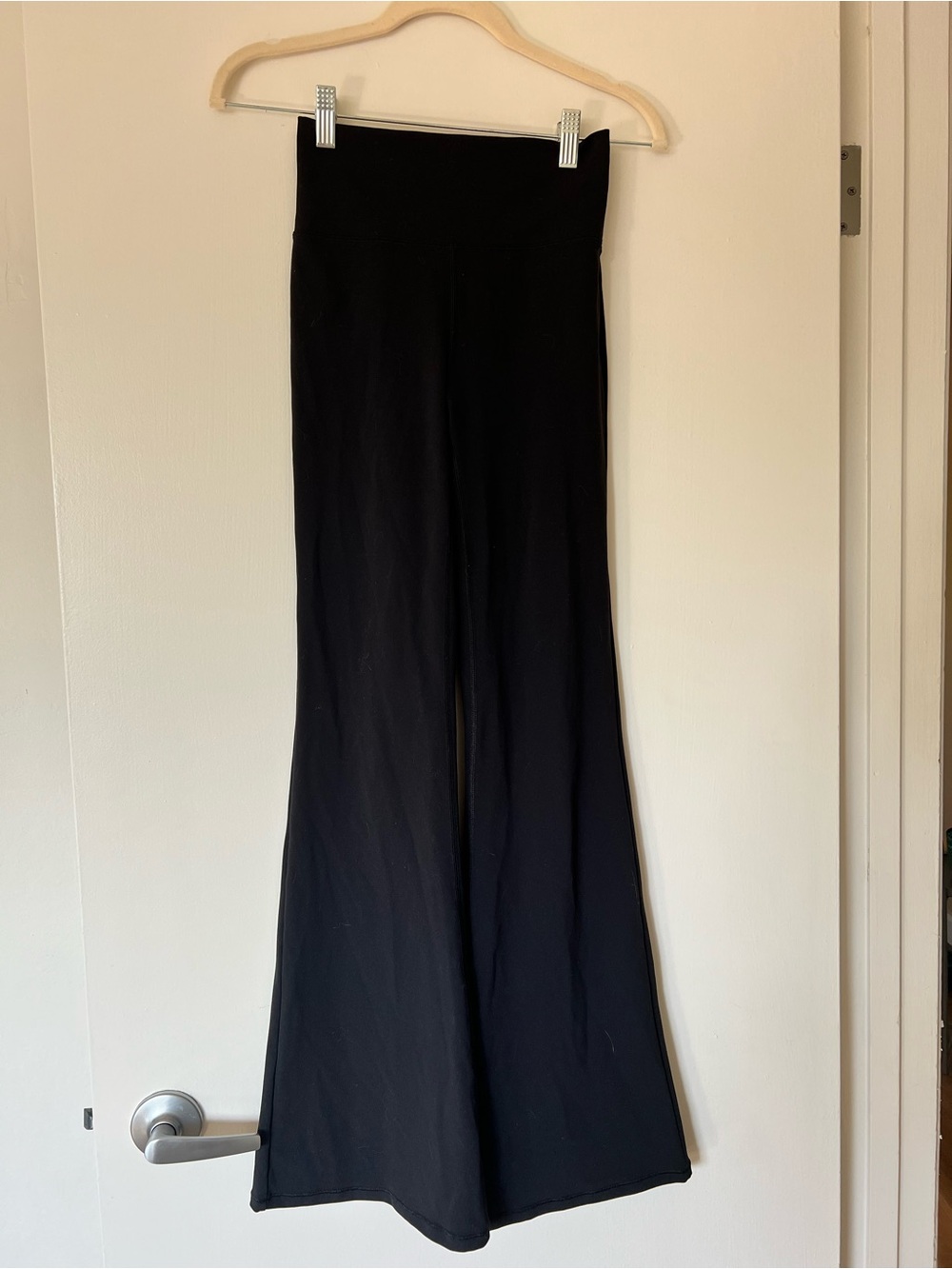Vuori Studio Flare Black Leggings